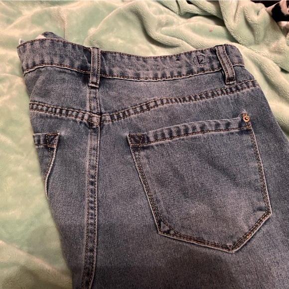 Shorts - Picture 2 of 3